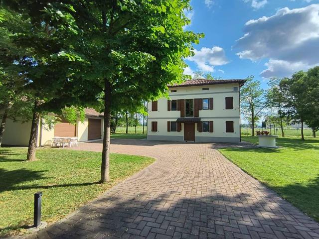 Villa Indipendente in affitto a Pianura Reggiana, Re