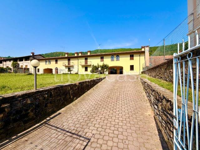 Villa Indipendente in affitto a Corte Franca, Lombardia