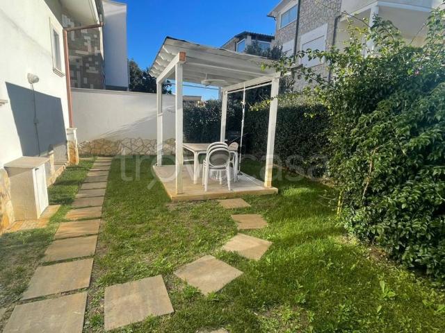 Villa Indipendente in affitto a Fregene, Roma Capitale