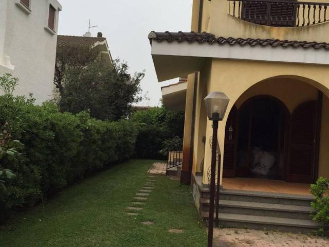 Villa Indipendente in affitto a Fregene, Roma Capitale