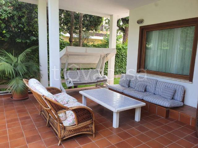 Villa Indipendente in affitto a Fregene, Roma Capitale