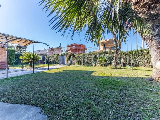 Villa Indipendente in affitto a Fregene, Roma Capitale