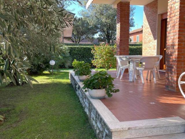 Villa Indipendente in affitto a Vittoria Apuana, Forte Dei Marmi