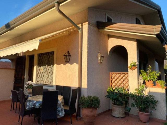 Villa Indipendente in affitto a Vittoria Apuana, Forte Dei Marmi