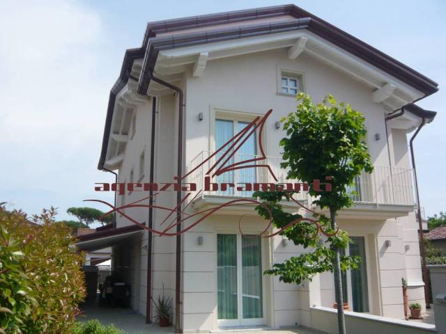 Villa Indipendente in affitto a Roma Imperiale, Forte Dei Marmi