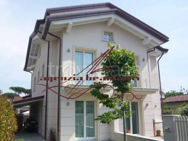 Villa Indipendente in affitto a Roma Imperiale, Forte Dei Marmi