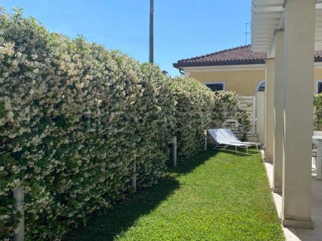 Villa Indipendente in affitto a Vittoria Apuana, Forte Dei Marmi