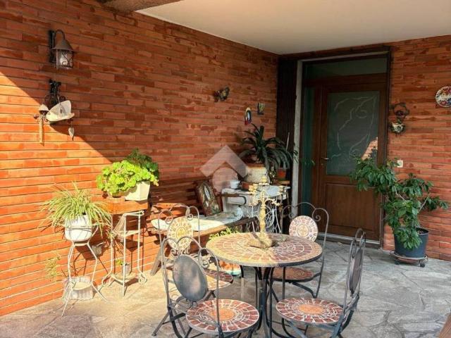 Villa Indipendente in affitto a Lonate Pozzolo, Lombardia