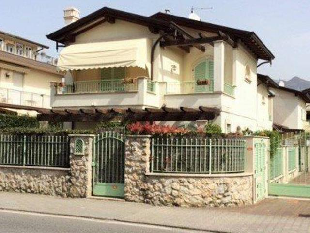 Villa Indipendente in affitto a Montignoso, Toscana