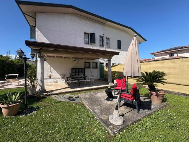 Villa Indipendente in affitto a Montignoso, Toscana