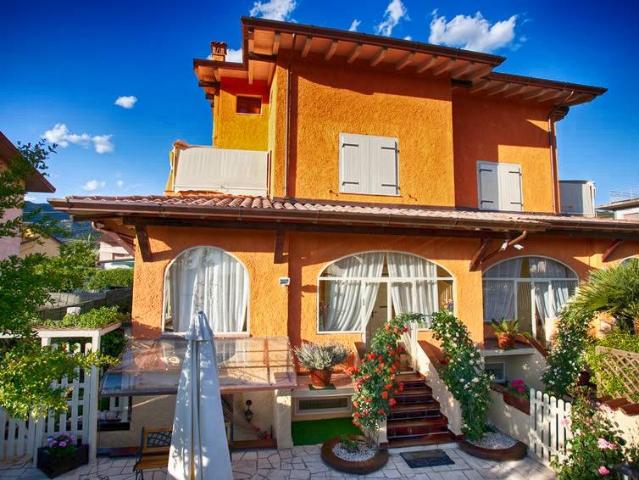 Villa Indipendente in affitto a Cervaiolo, Montignoso