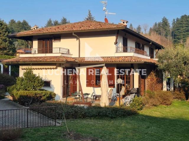 Villa Indipendente in affitto a Montorfano, Lombardia