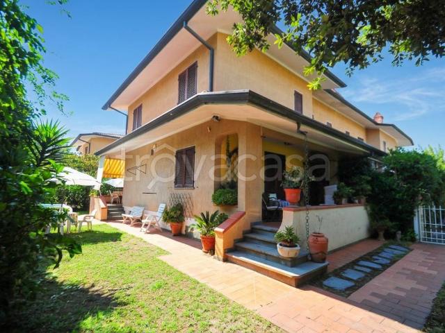 Villa Indipendente in affitto a Tonfano, Toscana