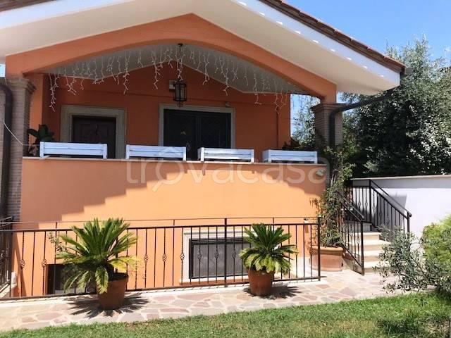 Villa Indipendente in affitto a Municipio Roma X, Roma Capitale