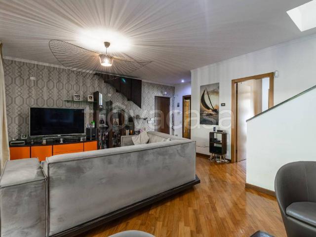Villa Indipendente in affitto a Rovagnasco, Segrate