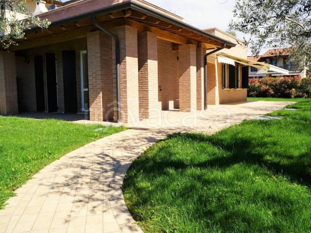 Villa Indipendente in affitto a Lugana, Sirmione
