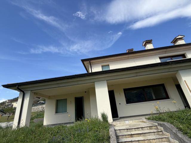 Villa Indipendente in affitto a Tarzo, Veneto