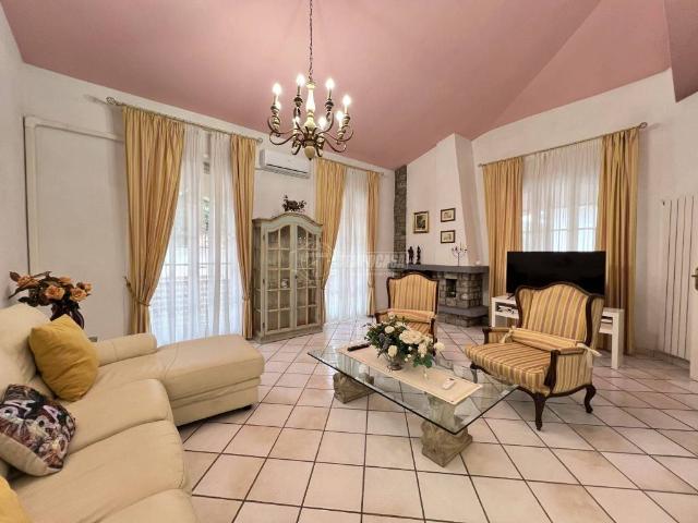 Villa Indipendente in affitto a Bicchio, Viareggio