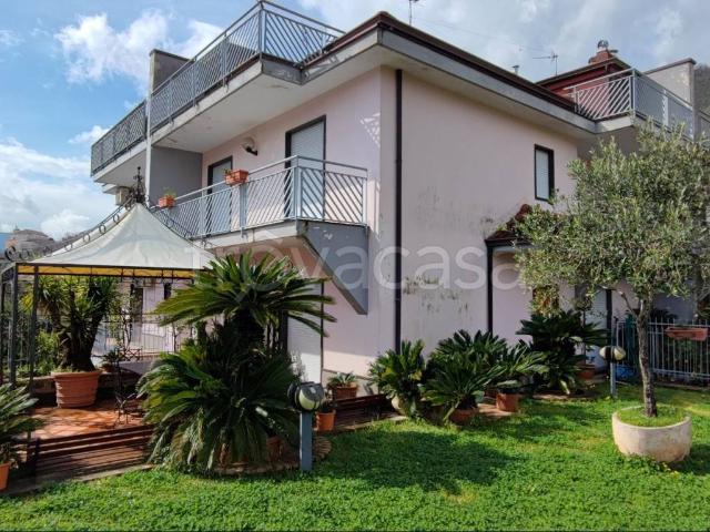 Villa Indipendente in affitto a Baronissi, Campania