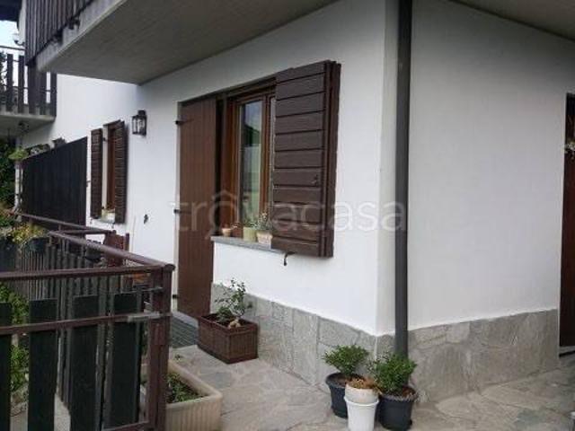 Villa Indipendente in affitto a Merlin, Chatillon