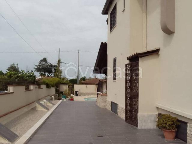 Villa Indipendente in affitto a Giugliano In Campania, Campania