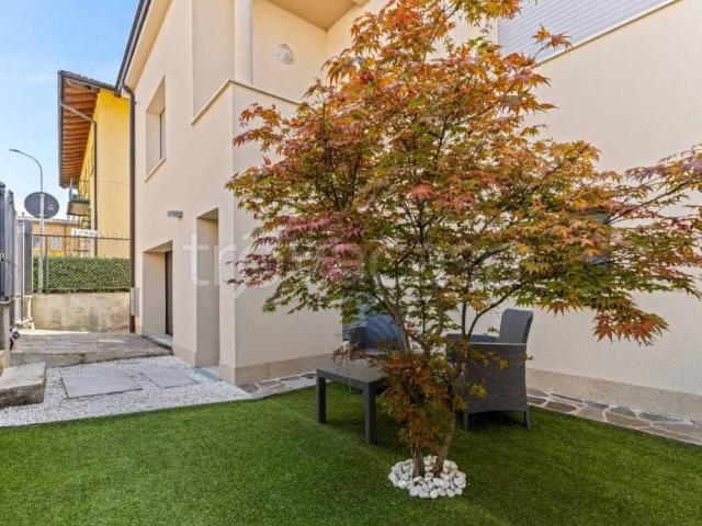 Villa Indipendente in affitto a Revellino, Lodi