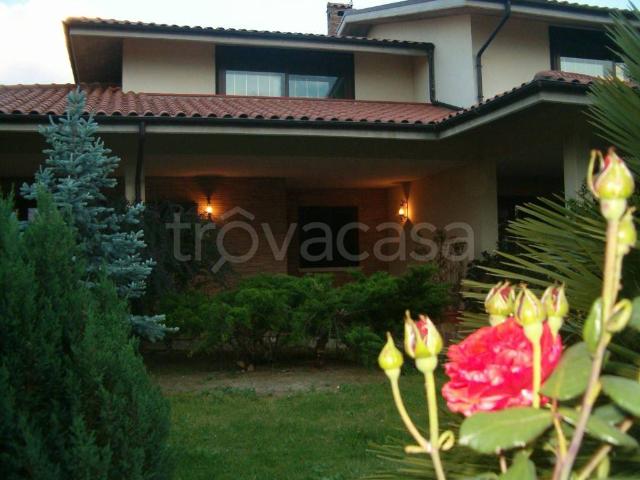 Villa Indipendente in affitto a Nocciano, Abruzzo