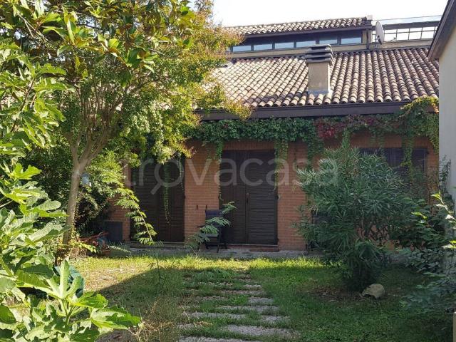 Villa Indipendente in affitto a Lubiana, Sorbolo
