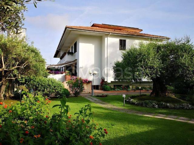 Villa Indipendente in affitto a Salerno, Campania