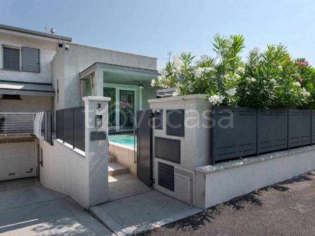 Villa Indipendente in affitto a Lugana, Sirmione