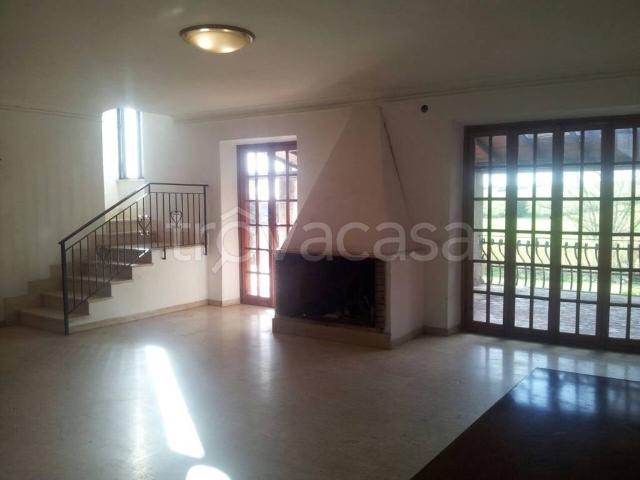 Villa Indipendente in affitto a Ulica, Roma Capitale