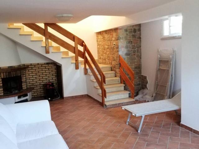 Villa Indipendente in affitto a Lido di Marechiaro, Roma Capitale
