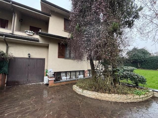 Villa Indipendente in vendita a Agrate Brianza, Lombardia