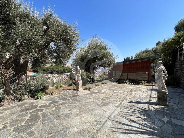 Villa Indipendente in vendita a Alassio, Liguria