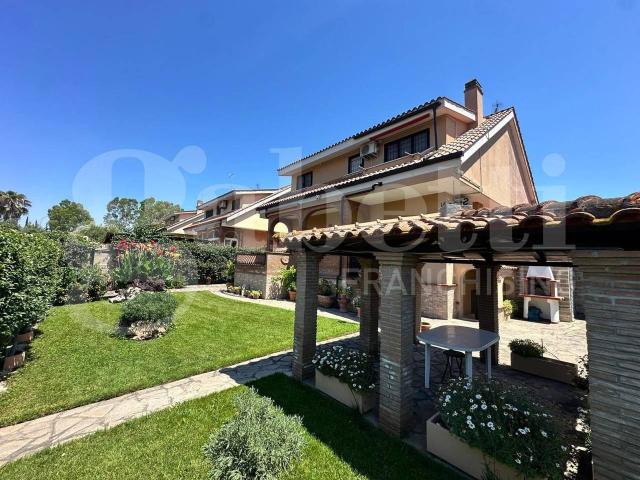 Villa Indipendente in vendita a Colle Romito, Roma Capitale