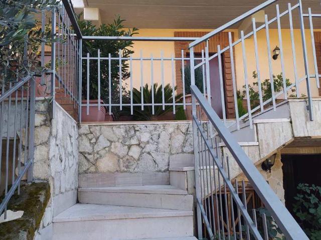 Villa Indipendente in vendita a Avellino, Campania
