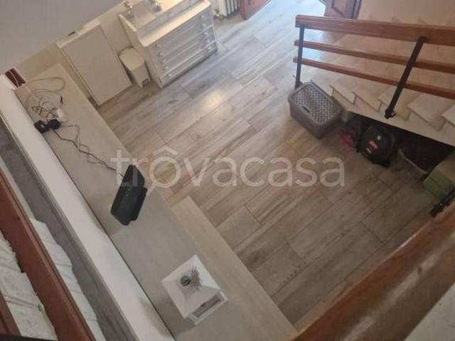 Villa Indipendente in vendita a Terra di Mezzo, Re