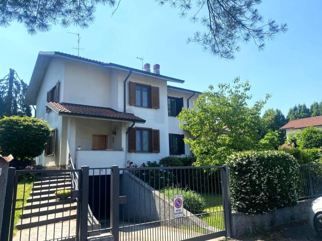 Villa Indipendente in vendita a Villanova, Bernareggio