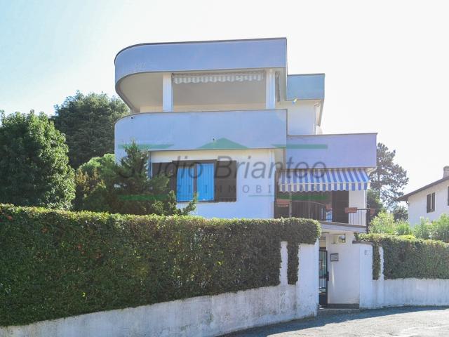Villa Indipendente in vendita a Valle Guidino, Besana In Brianza