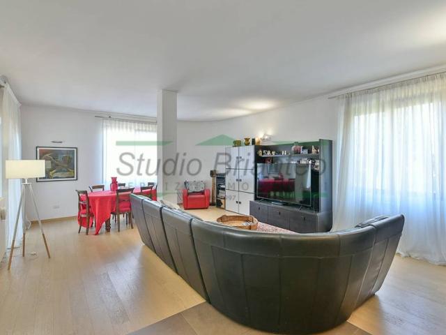 Villa Indipendente in vendita a Valle Guidino, Besana In Brianza