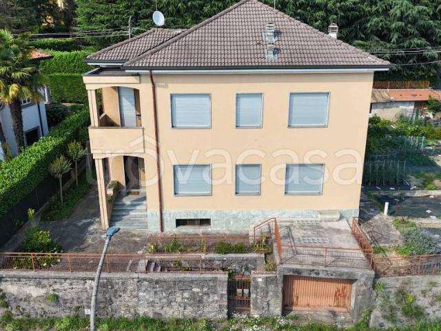 Villa Indipendente in vendita a Montesiro, Besana In Brianza