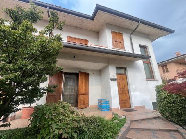 Villa Indipendente in vendita a Boltiere, Bergamo