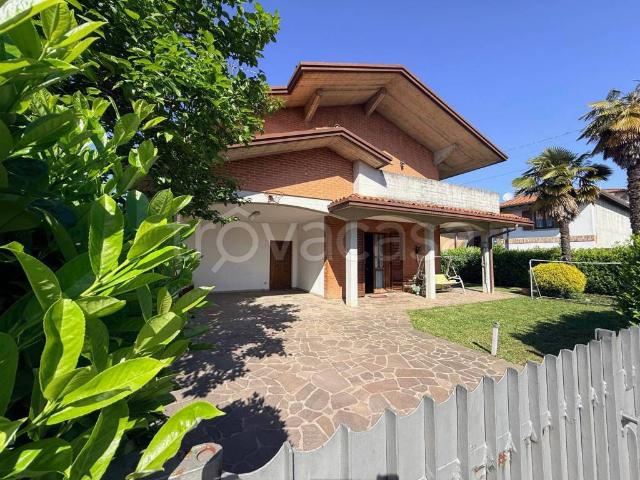 Villa Indipendente in vendita a Bonate Sopra, Lombardia