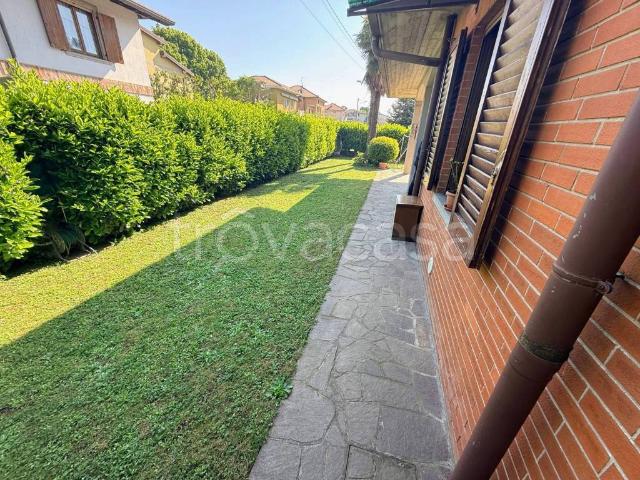 Villa Indipendente in vendita a Bonate Sopra, Lombardia