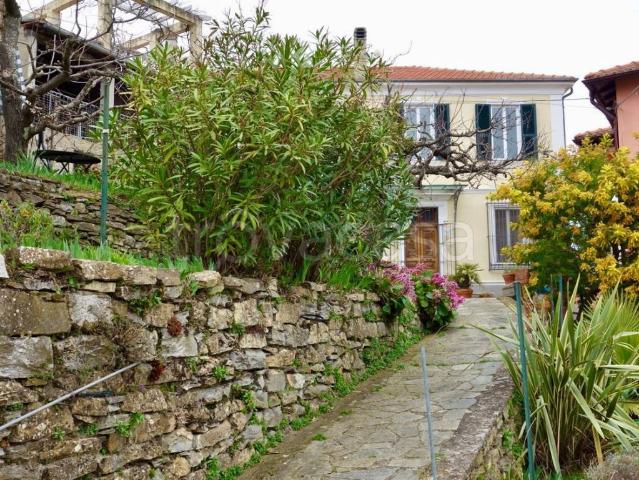 Villa Indipendente in vendita a Borgomaro, Liguria