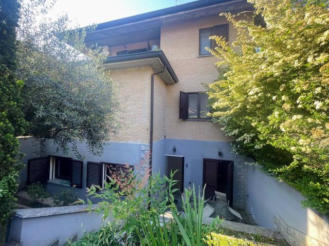 Villa Indipendente in vendita a Masciago Milanese, Bovisio Masciago