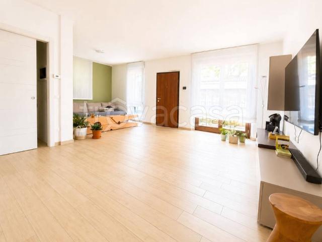 Villa Indipendente in vendita a Bregnano, Lombardia