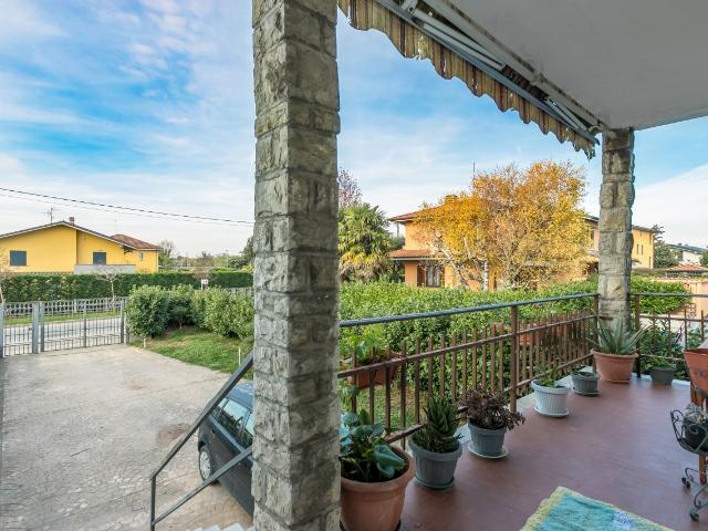 Villa Indipendente in vendita a Brembate, Lombardia