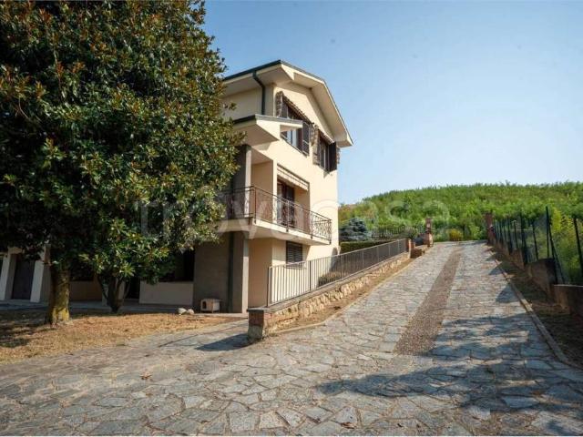Villa Indipendente in vendita a Briona, Novara