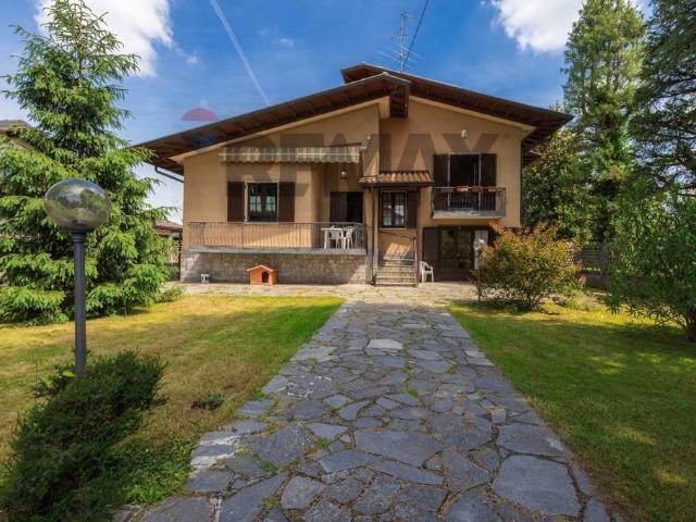 Villa Indipendente in vendita a Busto Arsizio, Lombardia